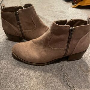 Women’s ankle bootie